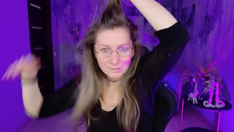 Snapshot of fridatander chatting on 01-01-25, 09:07 Frida Tander online show from 01-01-25, 09:07