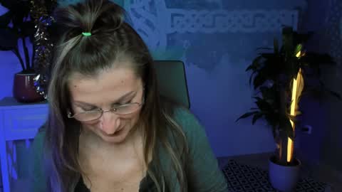 Snapshot of fridatander chatting on 01-15-25, 12:04 Frida Tander online show from 01-15-25, 12:04