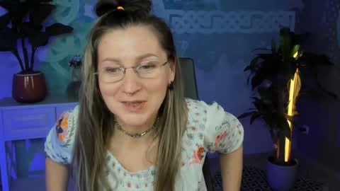 Snapshot of fridatander chatting on 01-16-25, 12:09 Frida Tander online show from 01-16-25, 12:09