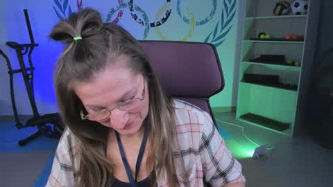 Snapshot of fridatander chatting on 01-25-25, 12:05 Frida Tander online show from 01-25-25, 12:05