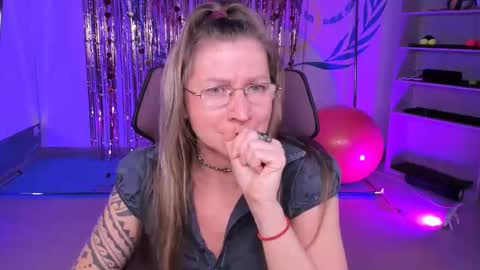 Snapshot of fridatander chatting on 02-20-25, 03:30 Frida Tander online show from 02-20-25, 03:30