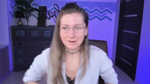 Snapshot of fridatander chatting on 03-10-25, 09:10 Frida Tander online show from 03-10-25, 09:10