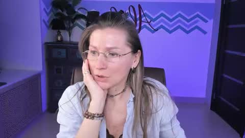 Snapshot of fridatander chatting on 03-10-25, 03:20 Frida Tander online show from 03-10-25, 03:20