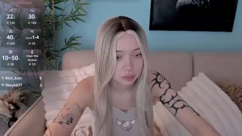 Snapshot of friend_zone_ chatting on 07-15-26, 02:44 friend_zone_ online show from 07-15-26, 02:44