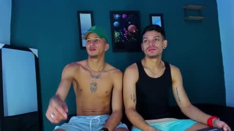 Snapshot of friendsofeverything_ chatting on 03-10-25, 01:10 Adam y pitter online show from 03-10-25, 01:10