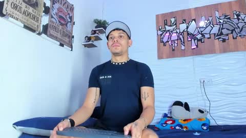 Snapshot of friendsofeverything_ chatting on 10-03-25, 11:35 Adam y pitter online show from 10-03-25, 11:35