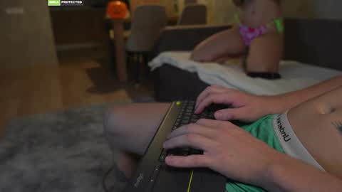 friendsurdreams online show from 10-27-25, 07:29