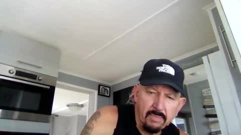 Snapshot of friskyneedsum chatting on 11-19-25, 01:22 bob online show from 11-19-25, 01:22