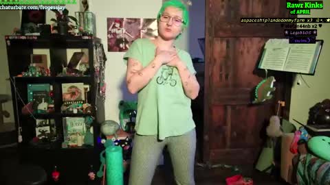 Snapshot of frogessjay chatting on 04-22-26, 04:52 Jaywise Frogfoot online show from 04-22-26, 04:52