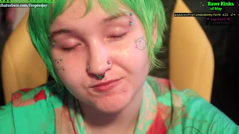 Snapshot of frogessjay chatting on 05-19-26, 01:56 Jaywise Frogfoot online show from 05-19-26, 01:56