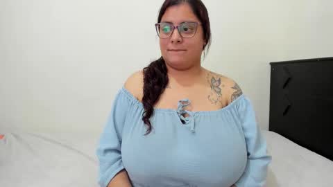 Snapshot of fromheaven_ chatting on 12-18-25, 08:04 Lucy online show from 12-18-25, 08:04