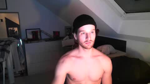 Snapshot of frozenyoga chatting on 12-13-24, 05:21 frozenyoga online show from 12-13-24, 05:21