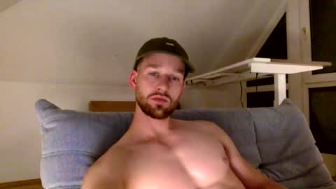 Snapshot of frozenyoga chatting on 09-21-25, 06:31 frozenyoga online show from 09-21-25, 06:31