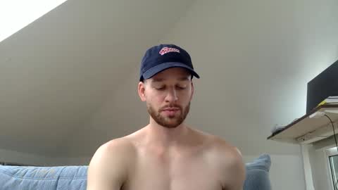 Snapshot of frozenyoga chatting on 10-12-25, 10:25 frozenyoga online show from 10-12-25, 10:25