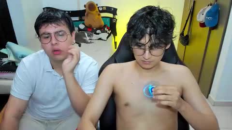 Snapshot of fuck_blow chatting on 12-16-25, 08:36 uwu online show from 12-16-25, 08:36