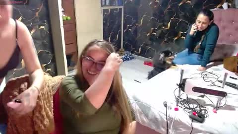 Snapshot of fuck_me_baby17 chatting on 03-20-26, 01:54 fuck_me_baby17 online show from 03-20-26, 01:54