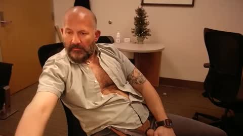 Snapshot of fuckadilf chatting on 12-18-24, 05:00 fuckadilf online show from 12-18-24, 05:00