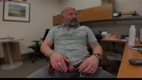 Snapshot of fuckadilf chatting on 02-11-25, 06:33 fuckadilf online show from 02-11-25, 06:33