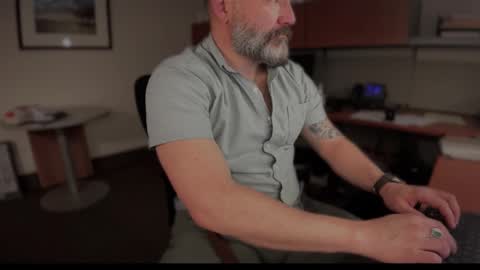 Snapshot of fuckadilf chatting on 02-21-25, 04:05 fuckadilf online show from 02-21-25, 04:05