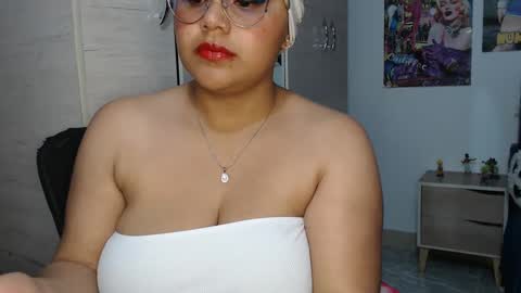 Snapshot of fucking_temptation1 chatting on 10-08-25, 02:20 Mia and Gary online show from 10-08-25, 02:20