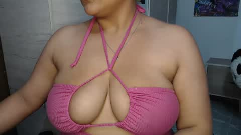 Snapshot of fucking_temptation1 chatting on 10-24-25, 01:35 Mia and Gary online show from 10-24-25, 01:35