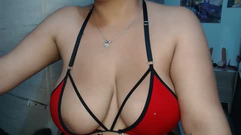 Snapshot of fucking_temptation1 chatting on 11-21-25, 03:05 Mia and Gary online show from 11-21-25, 03:05