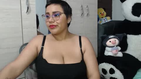 Snapshot of fucking_temptation1 chatting on 12-14-25, 02:50 Mia and Gary online show from 12-14-25, 02:50