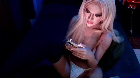 Snapshot of fuckinghotnicolets chatting on 05-26-26, 12:23 QUEEN OF COMMAND and CUMDUNGEON9 online show from 05-26-26, 12:23