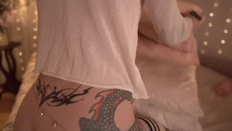 Snapshot of fuckingtoy_ chatting on 01-17-26, 01:27 Eva all my links online show from 01-17-26, 01:27