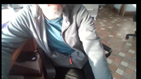 Snapshot of fuckistanbul chatting on 11-26-25, 06:03 Bruchus online show from 11-26-25, 06:03