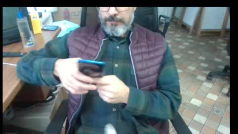 Snapshot of fuckistanbul chatting on 12-01-25, 06:29 Bruchus online show from 12-01-25, 06:29