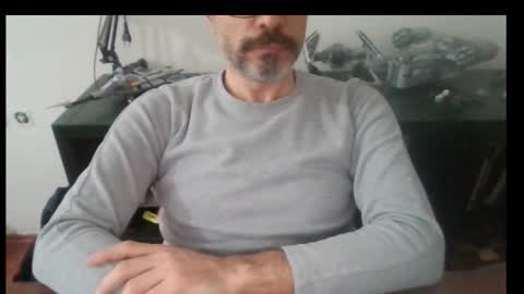 Snapshot of fuckistanbul chatting on 12-15-25, 08:40 Bruchus online show from 12-15-25, 08:40