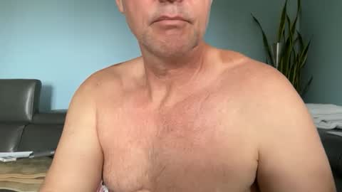 Snapshot of fuertecock chatting on 04-12-26, 11:43 Gregorio online show from 04-12-26, 11:43