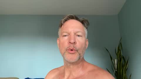Snapshot of fuertecock chatting on 06-19-26, 01:10 Gregorio online show from 06-19-26, 01:10