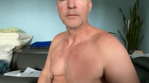 Snapshot of fuertecock chatting on 06-26-26, 11:09 Gregorio online show from 06-26-26, 11:09
