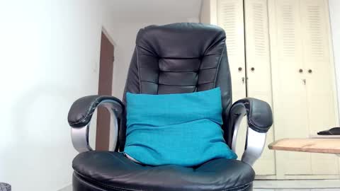 Snapshot of full_milo chatting on 11-22-25, 08:46 Andres. online show from 11-22-25, 08:46