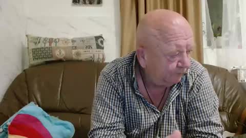 Snapshot of fullballs6 chatting on 05-08-26, 01:33 fullballs6 online show from 05-08-26, 01:33