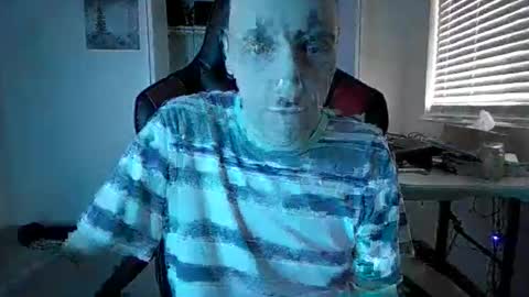 Snapshot of fun4u2tx chatting on 04-06-26, 10:11 fun4u2tx online show from 04-06-26, 10:11
