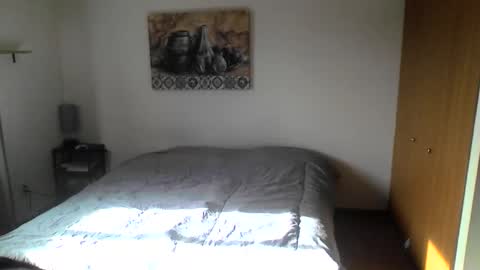 Linnys Palace online show from 11-19-25, 05:13