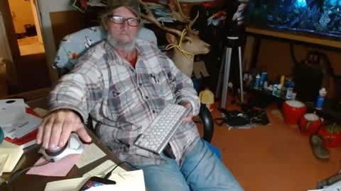 Snapshot of funmike2000 chatting on 11-08-25, 05:18 mike online show from 11-08-25, 05:18