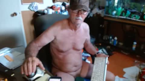 Snapshot of funmike2000 chatting on 06-07-26, 06:11 mike online show from 06-07-26, 06:11