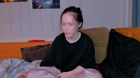 Snapshot of funny_bunny23 chatting on 01-16-26, 03:27 Eva online show from 01-16-26, 03:27