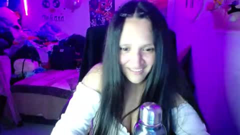 Snapshot of funny_weed_money chatting on 09-21-25, 02:35 Linda Cataleya- mackenzie girls online show from 09-21-25, 02:35