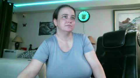 Snapshot of fuzzeychicks38 chatting on 03-21-26, 10:09 fuzzeychicks38 online show from 03-21-26, 10:09