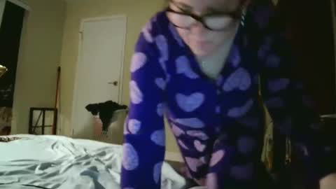 fuzzypeaches87 online show from 04-21-26, 02:51