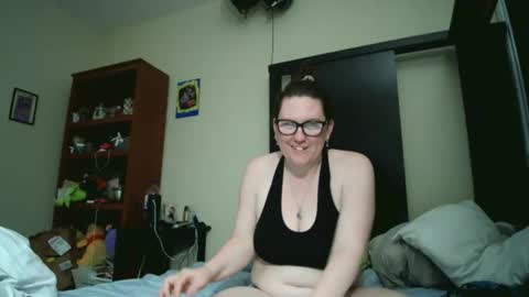fuzzypeaches87 online show from 05-19-26, 02:18