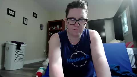fuzzypeaches87 online show from 05-23-26, 03:16