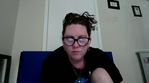 Snapshot of fuzzypeaches87 chatting on 06-08-26, 03:23 fuzzypeaches87 online show from 06-08-26, 03:23