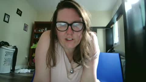Snapshot of fuzzypeaches87 chatting on 06-11-26, 04:49 fuzzypeaches87 online show from 06-11-26, 04:49