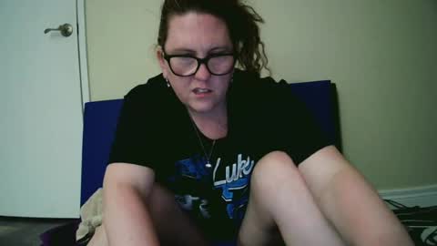 Snapshot of fuzzypeaches87 chatting on 06-15-26, 04:04 fuzzypeaches87 online show from 06-15-26, 04:04